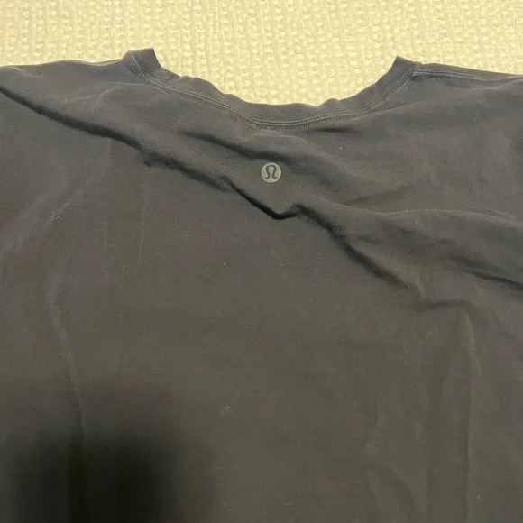 Lululemon tshirt - Picture 4 of 4